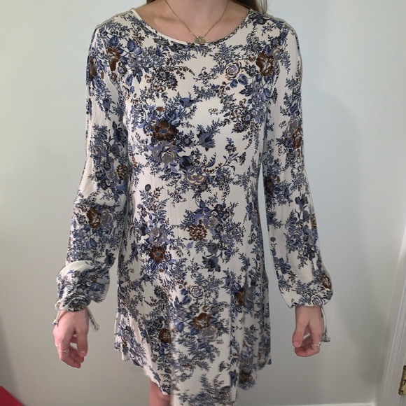 American Eagle Outfitters Dresses & Skirts - American eagle floral dress